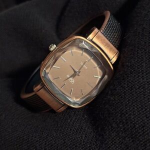 Eikon Vintage Fashion Watch